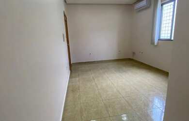 Imagem: O depósito para alugar possui 1 Vaga na garagem e 30m² de