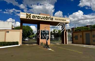 Imagem: A casa possui 2 Dormitórios, 1 Banheiro, 2 Vagas na garagem