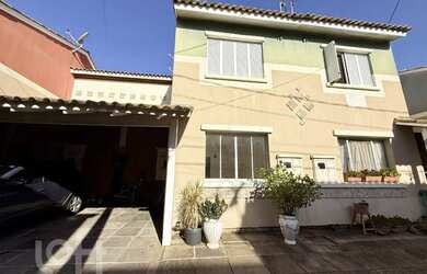 Imagem: A casa possui 4 Dormitórios, 1 Banheiro, 1 Vaga na garagem