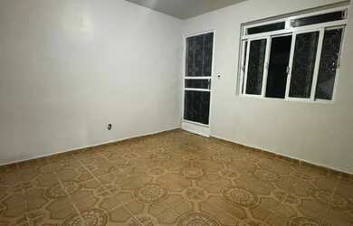 Imagem: A casa possui 1 Dormitório, 1 Banheiro, 35m² de Área e está