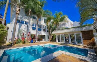 Imagem: A casa em condomínio possui 4 Dormitórios, 5 Banheiros, 5