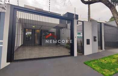 Imagem: A casa possui 3 Dormitórios, 4 Banheiros, 2 Vagas na garagem