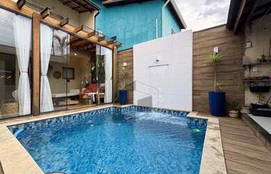 Imagem: A casa possui 3 Dormitórios, 4 Banheiros, 4 Vagas na garagem