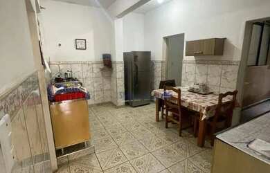 Imagem: A casa possui 4 Dormitórios, 3 Banheiros, 2 Vagas na garagem