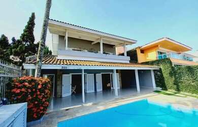 Imagem: A casa possui 5 Dormitórios, 4 Banheiros, 5 Vagas na garagem