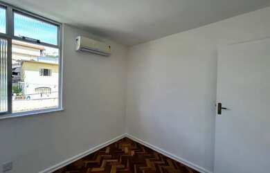 Imagem: O apartamento à venda possui 2 Dormitórios, 1 Banheiro e 50m²