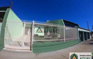 Imagem: A casa possui 2 Dormitórios, 1 Banheiro, 1 Vaga na garagem