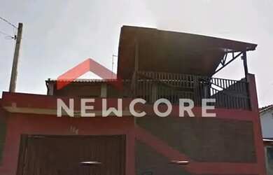 Imagem: A casa possui 4 Dormitórios, 2 Banheiros, 4 Vagas na garagem