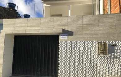 Imagem: A casa possui 2 Dormitórios e 2 Vagas na garagem e está localizado