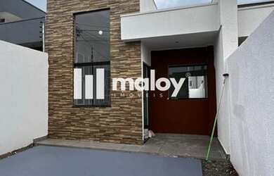 Imagem: A casa possui 2 Dormitórios, 1 Banheiro, 2 Vagas na garagem