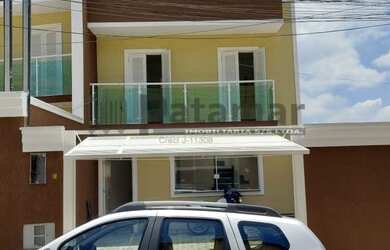 Imagem: A casa possui 3 Dormitórios, 2 Banheiros, 2 Vagas na garagem