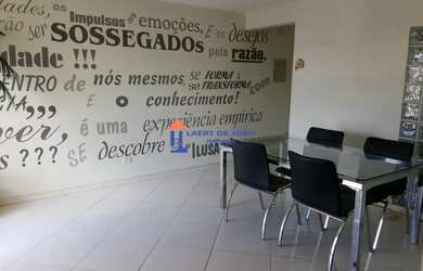 Imagem: O apartamento possui 1 Dormitório, 1 Banheiro, 2 Vagas na garagem