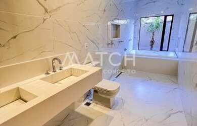 Imagem 8: Casa de condomínio para venda possui 215 metros quadrados com 4 quartos