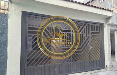 Imagem: A casa possui 2 Dormitórios, 2 Banheiros, 2 Vagas na garagem