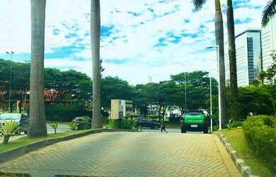 Imagem: O depósito possui 3 Vagas na garagem e 90m² de Área e está