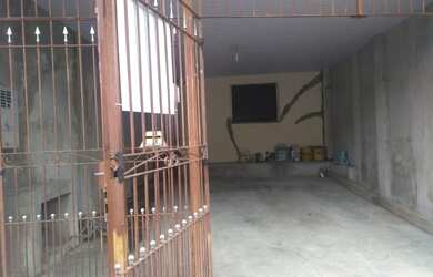 Imagem: A casa possui 2 Dormitórios, 1 Banheiro, 2 Vagas na garagem