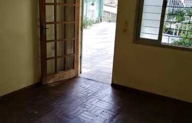 Imagem: A casa possui 2 Dormitórios, 1 Banheiro e 1 Vaga na garagem