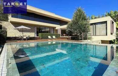 Imagem: A casa em condomínio possui 5 Dormitórios, 5 Banheiros, 5