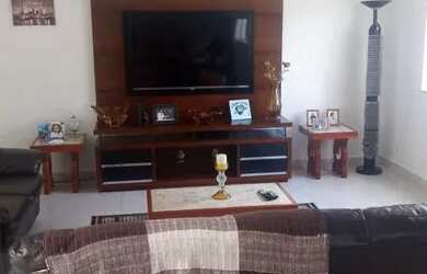 Imagem: A casa possui 5 Dormitórios, 5 Banheiros, 2 Vagas na garagem