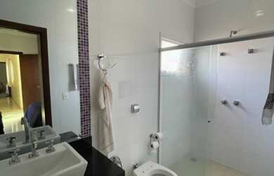 Imagem 10: Casa no condomínio Village Damha I com 280 metros quadrados