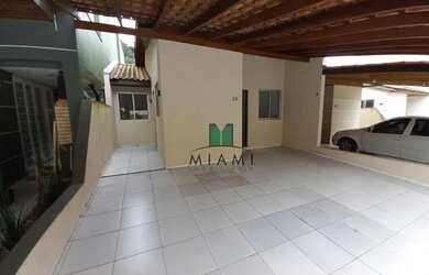 Imagem: A casa em condomínio possui 3 Dormitórios, 1 Banheiro, 2 Vagas