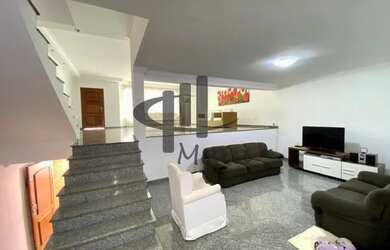 Imagem: A casa possui 4 Dormitórios, 1 Banheiro, 5 Vagas na garagem