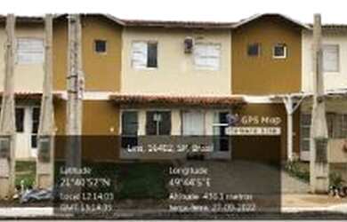 Imagem: A casa possui 2 Dormitórios, 1 Banheiro, 2 Vagas na garagem