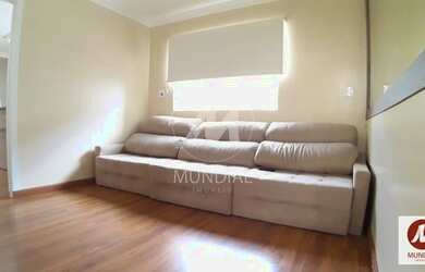 Imagem: O depósito possui 3 Vagas na garagem e 328m² de Área e está