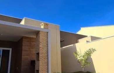 Imagem: A casa possui 2 Dormitórios, 2 Banheiros, 2 Vagas na garagem