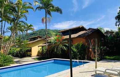 Imagem: A casa possui 3 Dormitórios, 3 Banheiros, 1 Vaga na garagem