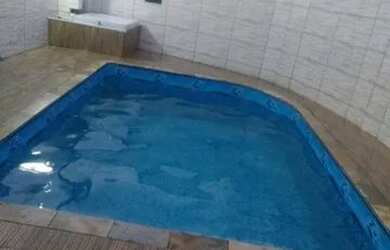 Imagem: A casa possui 2 Dormitórios, 2 Vagas na garagem e está localizado