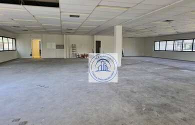 Imagem: O depósito possui 5 Vagas na garagem, 407m² de Área e está