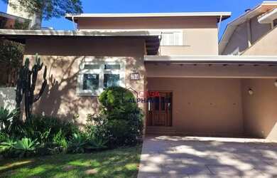 Imagem: A casa possui 3 Dormitórios, 5 Banheiros, 4 Vagas na garagem