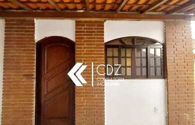 Imagem: A casa possui 3 Dormitórios, 1 Banheiro, 3 Vagas na garagem