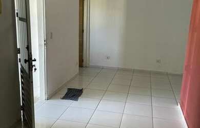 Imagem: A casa possui 2 Dormitórios, 1 Banheiro, 1 Vaga na garagem