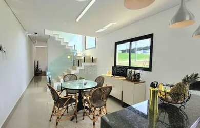 Imagem: A casa em condomínio possui 3 Dormitórios, 4 Banheiros, 2