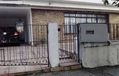 Imagem: A casa possui 3 Dormitórios, 2 Banheiros, 3 Vagas na garagem