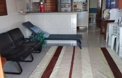 Imagem: A casa possui 3 Dormitórios e 5 Vagas na garagem e está localizado