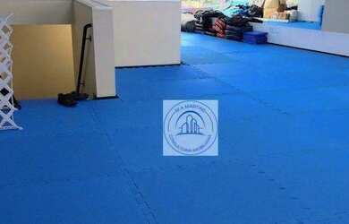 Imagem: O depósito possui 2 Vagas na garagem, 480m² de Área e está