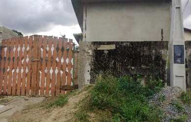 Imagem: A casa possui 1 Dormitório, 1 Banheiro, 1 Vaga na garagem