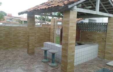 Imagem: A casa possui 3 Dormitórios, 2 Banheiros, 3 Vagas na garagem