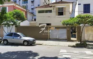 Imagem: A casa possui 4 Dormitórios, 3 Banheiros, 4 Vagas na garagem