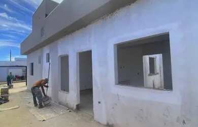 Imagem: A casa possui 3 Dormitórios, 2 Banheiros, 3 Vagas na garagem