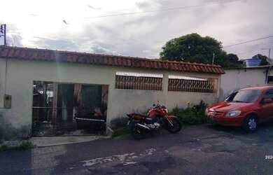 Imagem: A casa possui 3 Dormitórios, 5 Banheiros, 1 Vaga na garagem