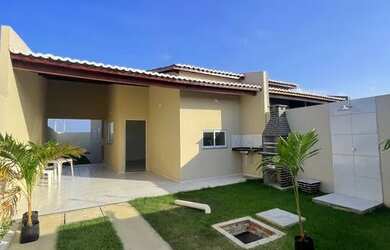 Imagem: A casa possui 2 Dormitórios, 2 Banheiros, 3 Vagas na garagem