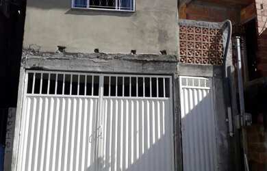 Imagem: A casa possui 3 Dormitórios, 3 Banheiros, 3 Vagas na garagem