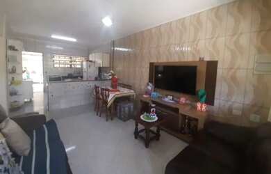 Imagem: A casa possui 2 Dormitórios, 1 Banheiro e está localizado