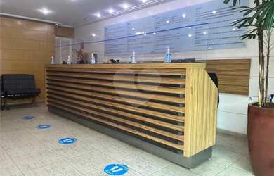 Imagem: O depósito possui 1 Vaga na garagem, 47m² de Área e está