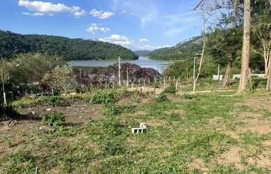 Imagem: O terreno possui 2.000m² de Área e está localizado em Nazaré
