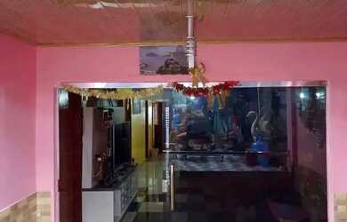 Imagem: A casa possui 2 Dormitórios, 2 Banheiros, 2 Vagas na garagem